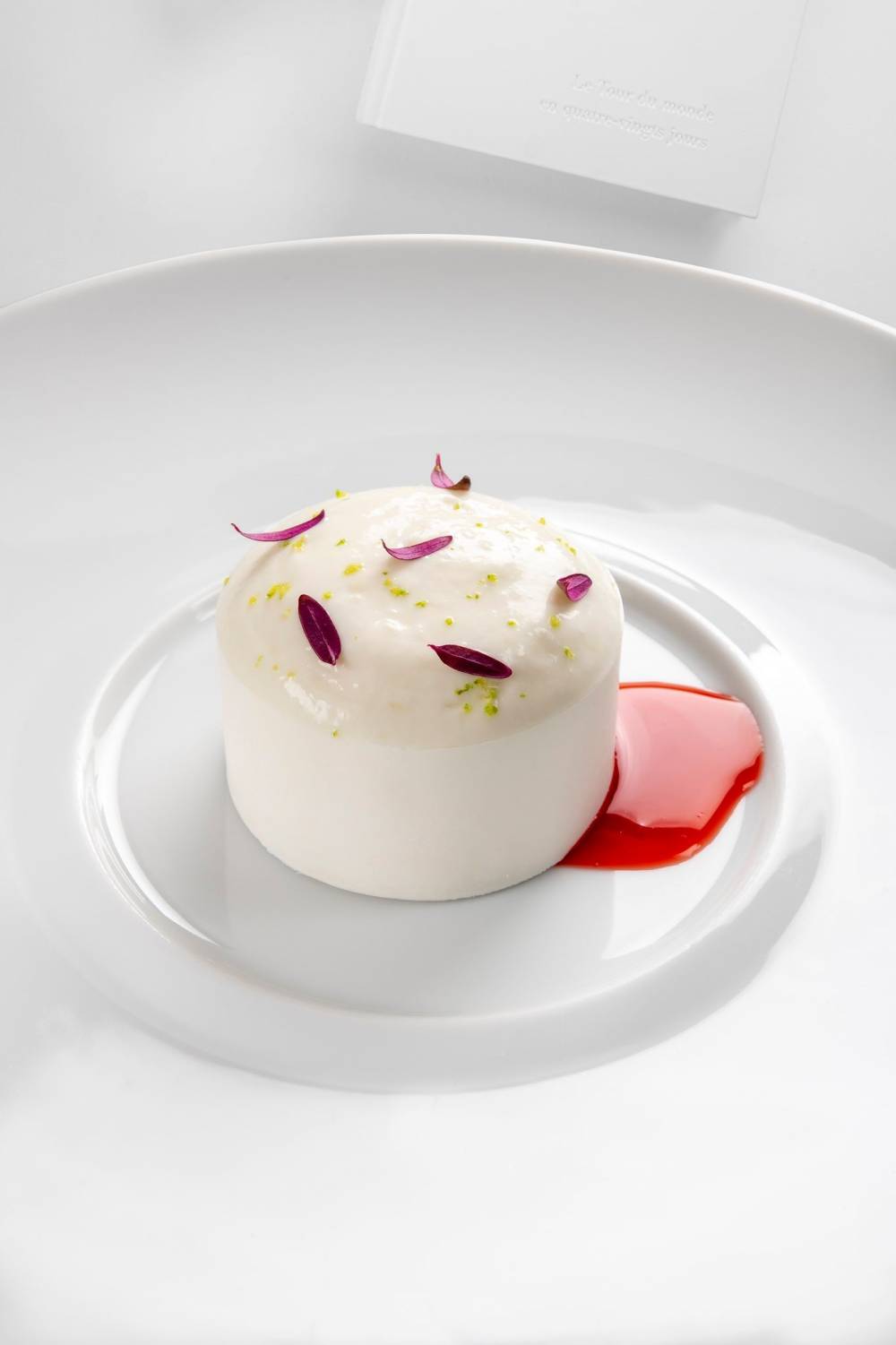 La Fraise, Meringue Croustillante, Zéphyr au Parfum de Sureau